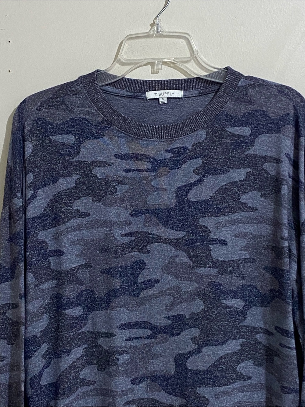 Z Supply Women’s Navy & Gray Camo Crewneck Sweater - Picture 4 of 8